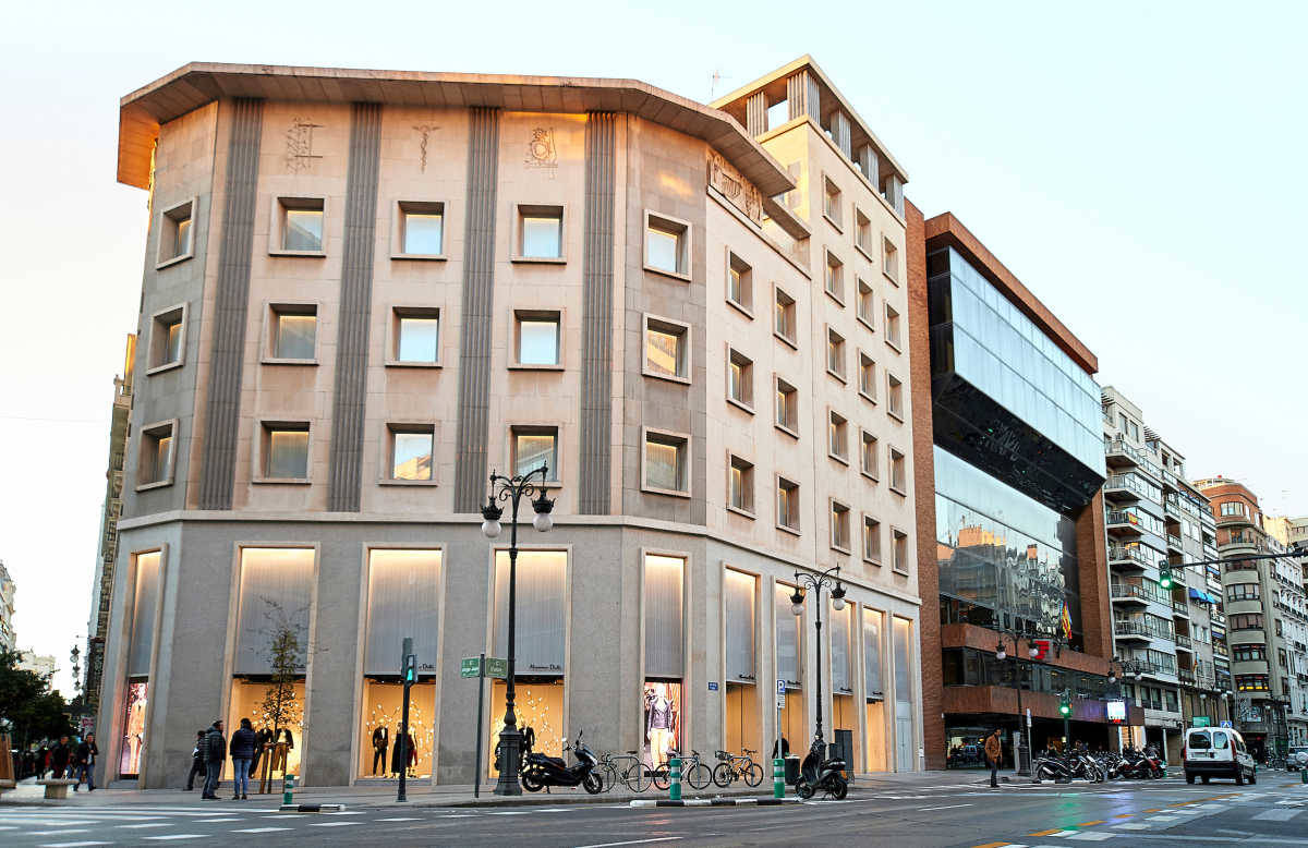 Tienda de Massimo Dutti donde se ubicaba antes Cortefiel.