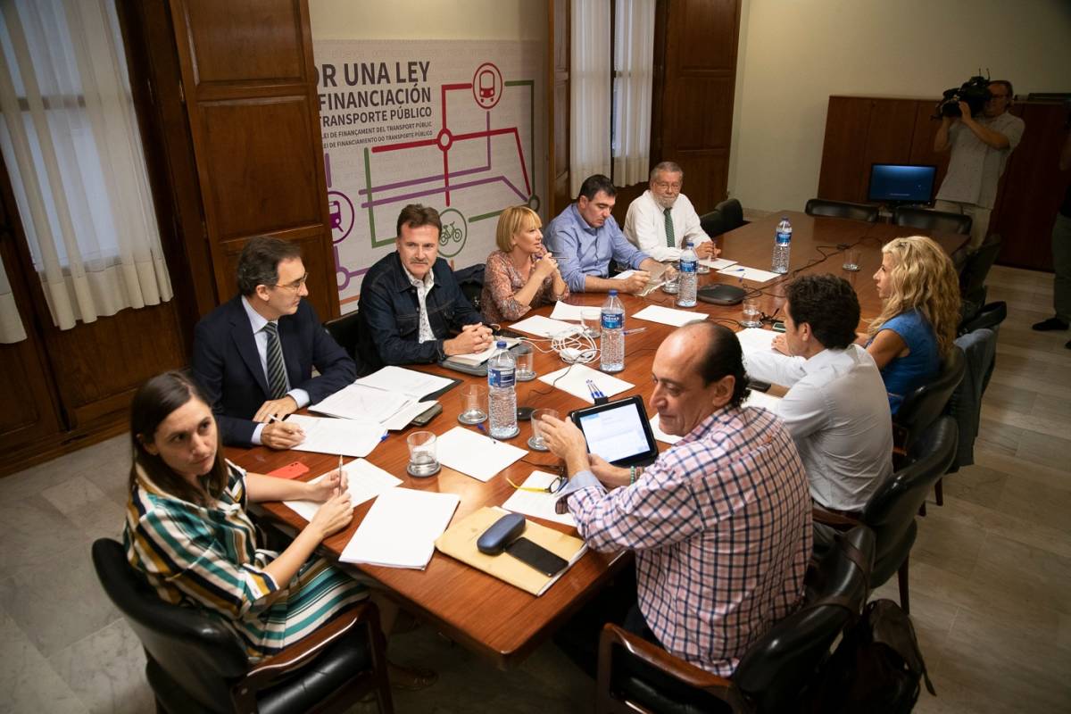 Comisión de trabajo en su primera reunión la pasada semana. Foto: KIKE TABERNER.
