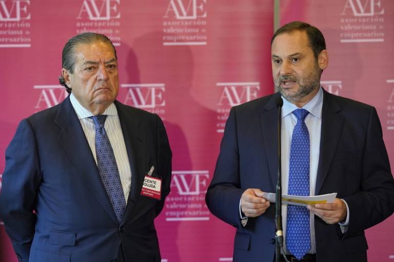Vicente Boluda y el ministro de Fomento, José Luis Ábalos, en una imagen de archivo