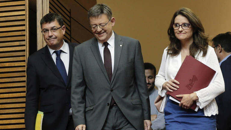 Morera, Puig y Oltra juntos en Les Corts. Foto: EFE