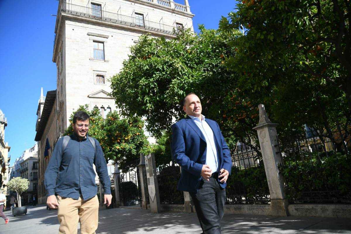 Martínez Dalmau, a su salida del Palau. Foto: KIKE TABERNE