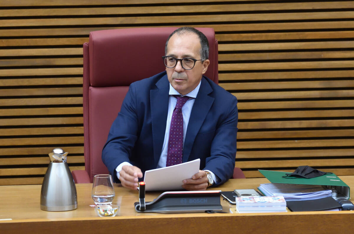 Enrique Soriano en su última comparecencia en Les Corts. Foto: CORTS/INMA CABALLER