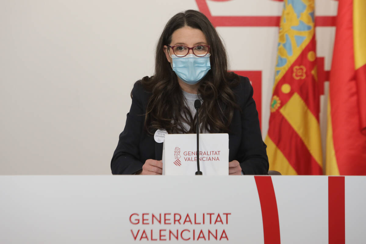 La vicepresidenta y portavoz del Consell, Mónica Oltra, lució este viernes una chapa con el lema 'Sin periodistas no hay democracia'. Foto: GVA