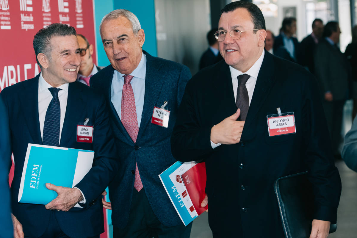 Jorge Martínez 'Aspar', con Federico Félix y Antonio Arias. Foto: KIKE TABERNER