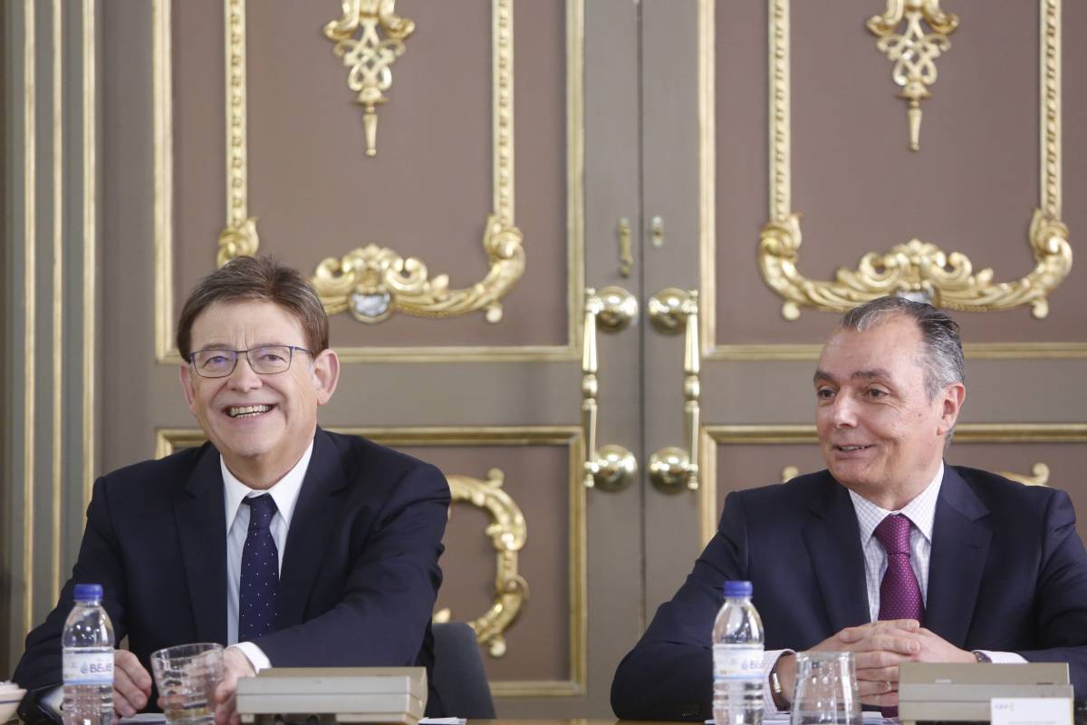 Ximo Puig y el presidente de la CEV, Salvador Navarro. Foto: GVA