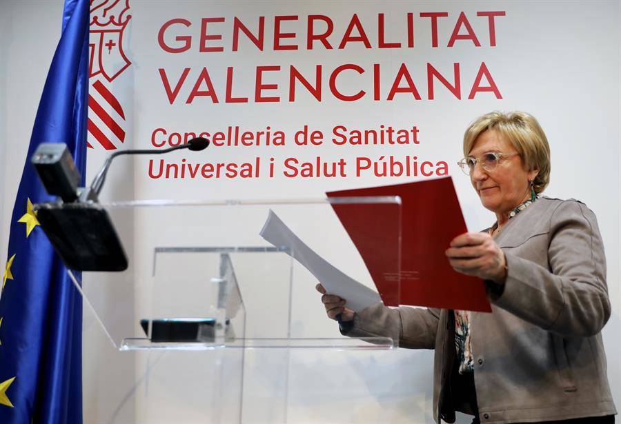 Una de las más de 60 ruedas de prensa que ha dado la consellera. Foto: EFE
