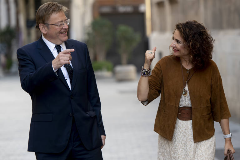 El presidente de la Generalitat, Ximo Puig, y la ministra de Hacienda, María Jesús Montero. Foto: KIKE TABERNER