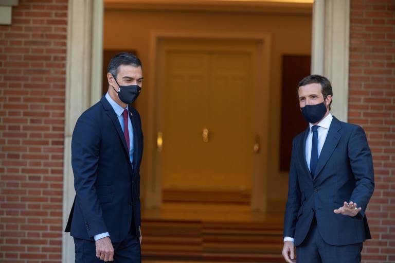 Sánchez y Casado en su última reunión en La Moncloa. Foto: POOL