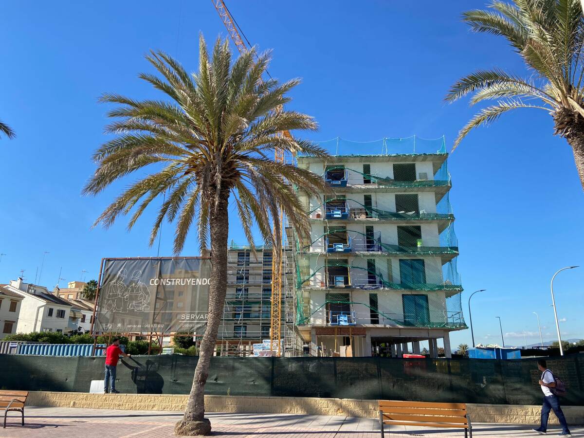 Apartahotel en obras. Foto: Ajuntament de la Pobla de Farnals