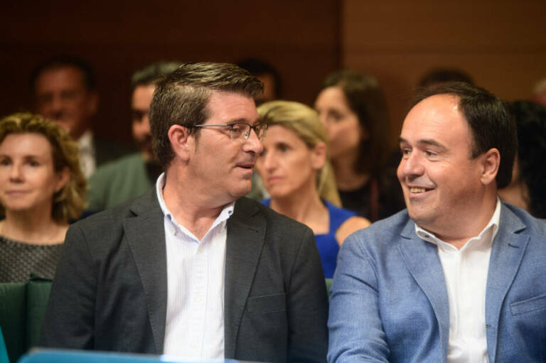 Jorge Rodríguez (i) en el pleno de constitución de la Diputación de Valencia. Foto: KIKE TABERNER