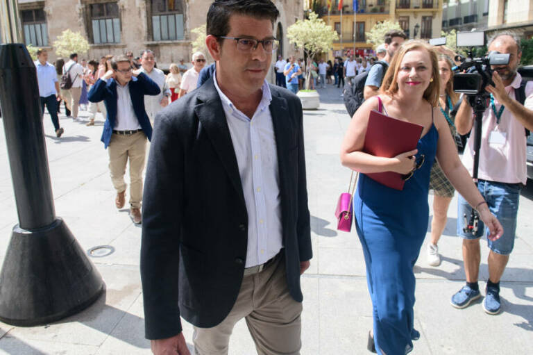 Jorge Rodríguez llegando al pleno de constitución de la Diputación de Valencia. Foto: KIKE TABERNER