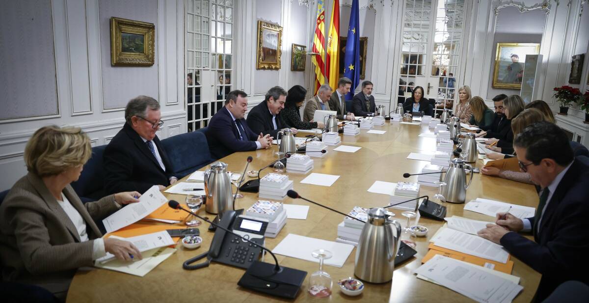 Los grupos de Les Corts, en una Junta de Síndics. Foto: CORTS/JOSÉ CUÉLLAR