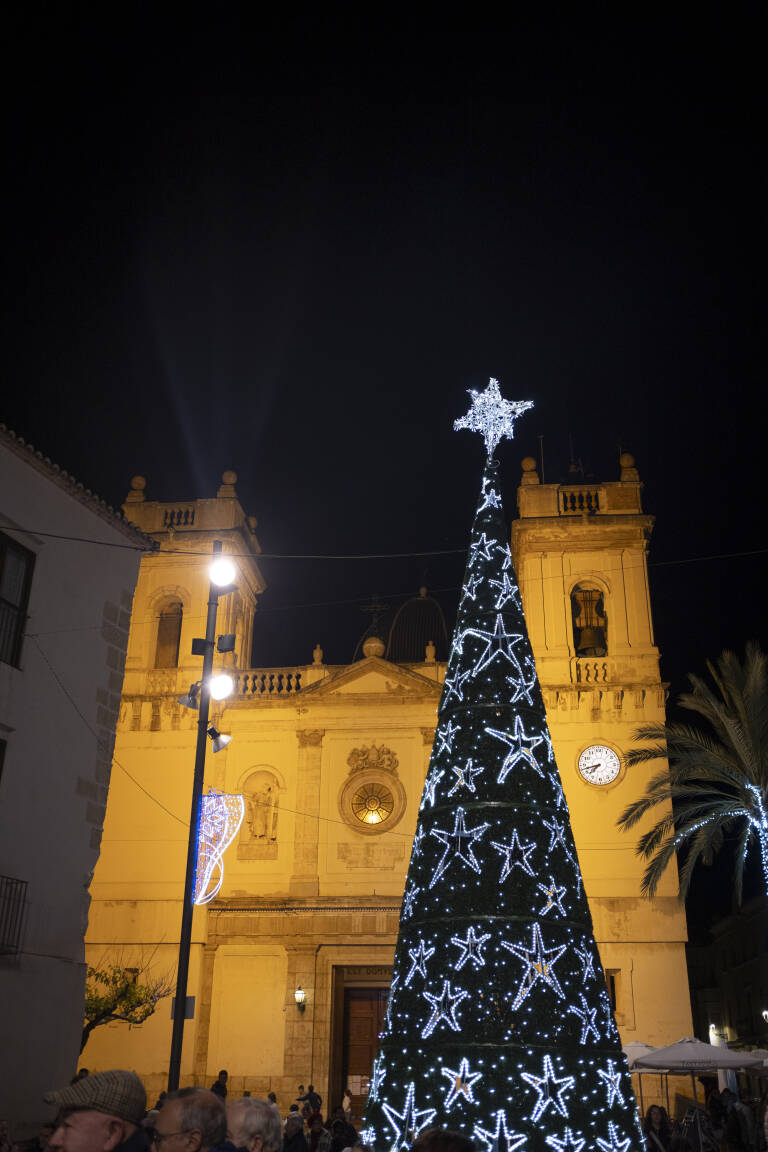 Encendido del árbol de Navidad en Benifaió. Foto: AYUNTAMIENTO DE BENIFAIÓ