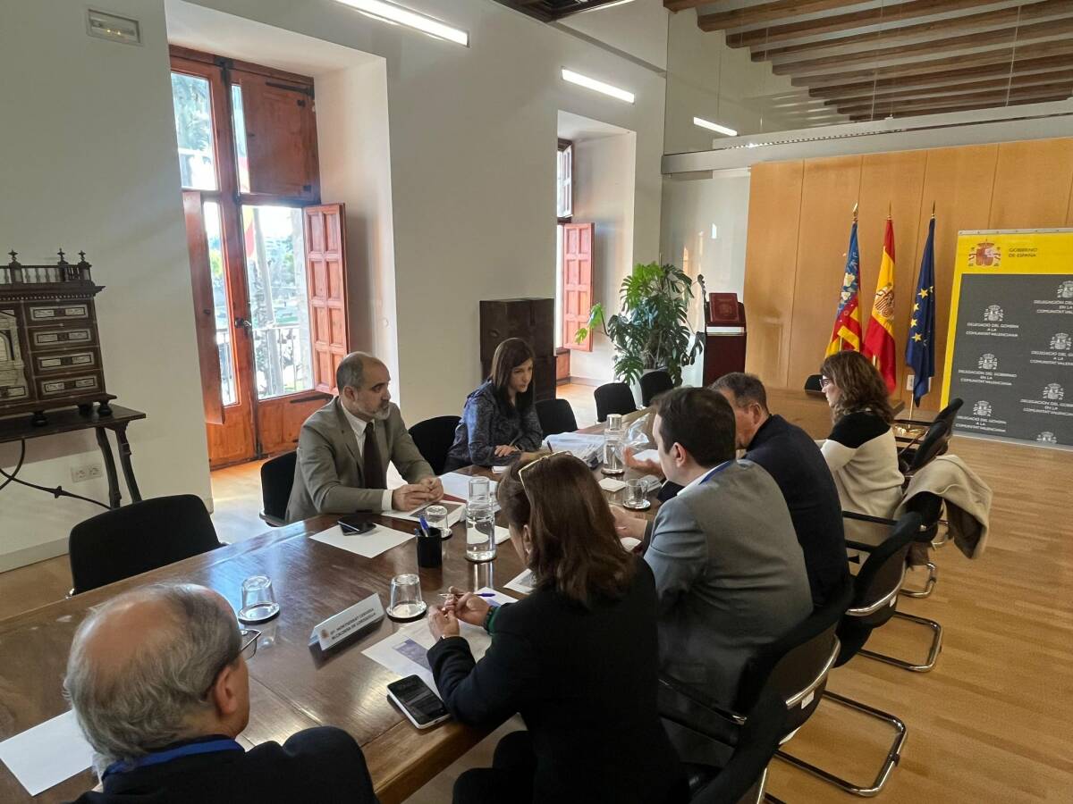 Reunión de la Mancomunitat Industrial Eje A3 y el subdelegado del gobierno.