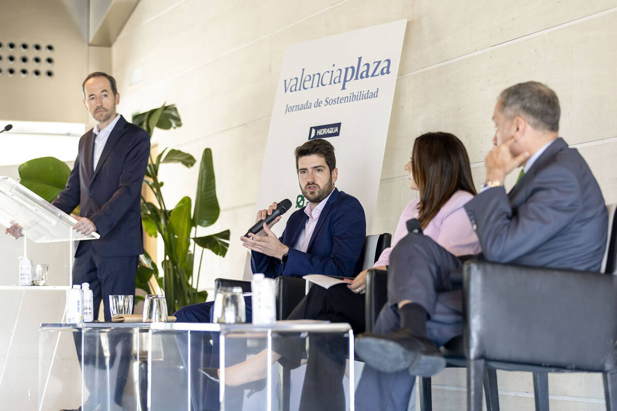 Segunda mesa de la jornada con Enrique Planells, Amelia Navarro y Guillermo Roth como ponentes. Foto: Marga Ferrer