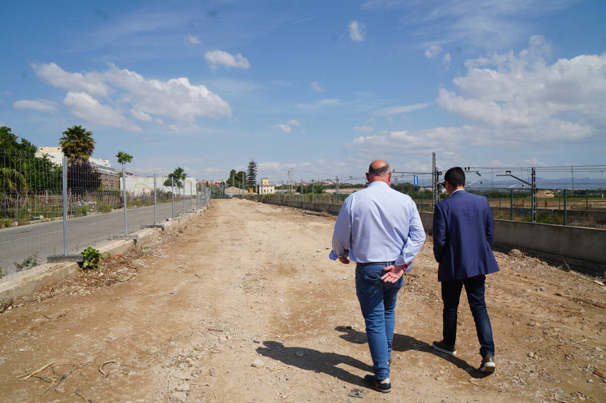 Zona cedida tras el soterramiento de las vías del tren antes de la urbanización. Foto: Ajuntament de Burjassot