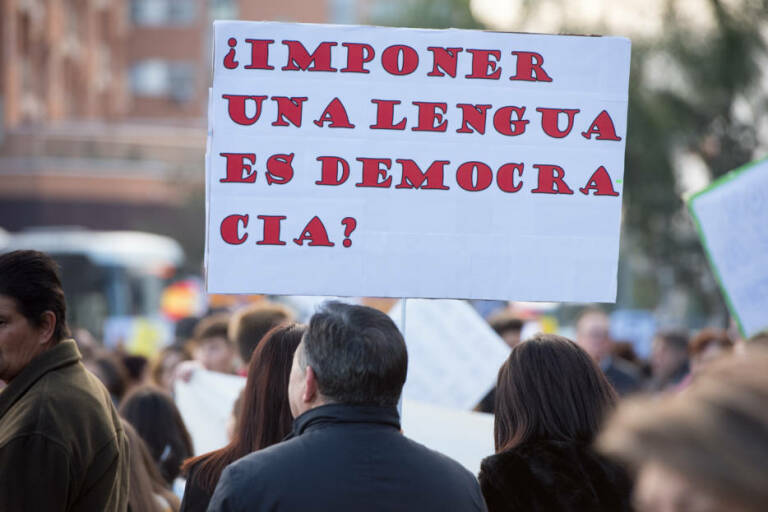 La pregunta s’aplica també al castellà i l’anglés o només al valencià?