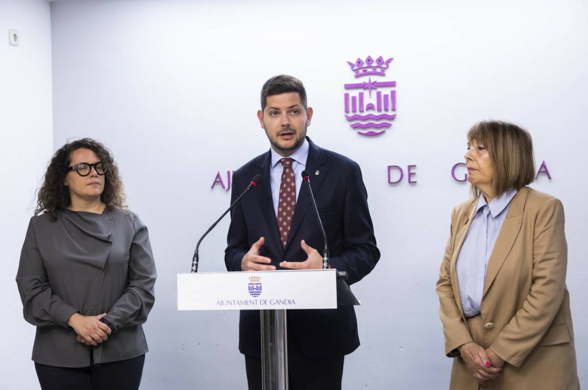 ÀLEX OLTRAJosé Manuel Prieto,  Alícia Izquierdo y Liduvina Gil durante la comparecencia. Foto: ÀLEX OLTRA