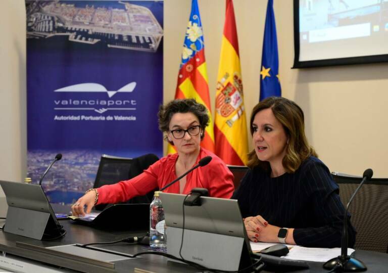 La alcaldesa, María José Catalá, junto a la presidenta del Puerto, Mar Chao. Foto: AYUNTAMIENTO DE VALENCIA