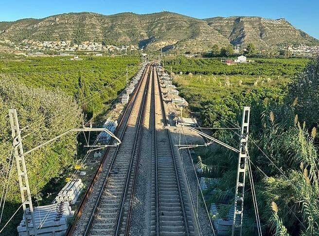  Adif completa la segunda fase de la renovación integral de la línea entre Silla y Gandia. Foto: ADIF