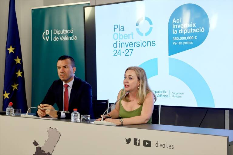 Vicente Mompó y Natàlia Enguix hacen balance del Pla Obert d'Inversions. Foto: DIPUTACIÓN DE VALENCIA