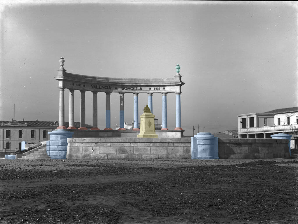 En color, las partes del monumento que ya se han recuperado. Foto: ARCHIVO HISTÓRICO MUNICIPAL
