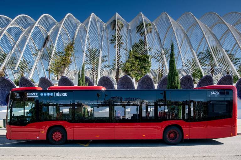 Autobús híbrido de la EMT. Foto: AYUNTAMIENTO DE VALÈNCIA